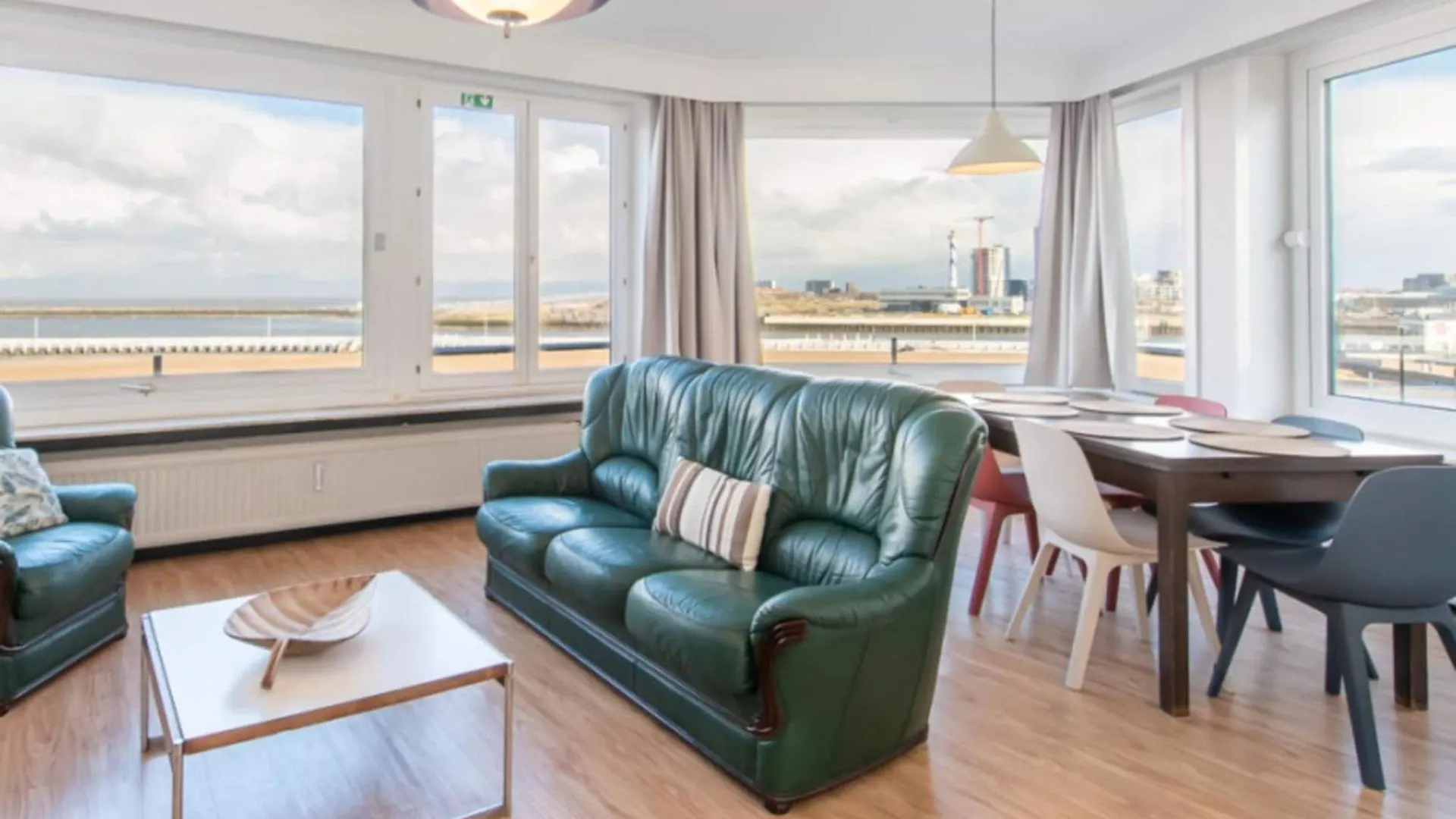 Pretty Apartment With Balcony オステンド